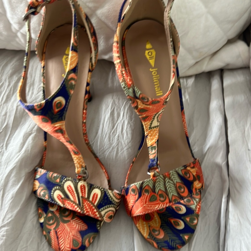 Women’s high heeled dress shoe